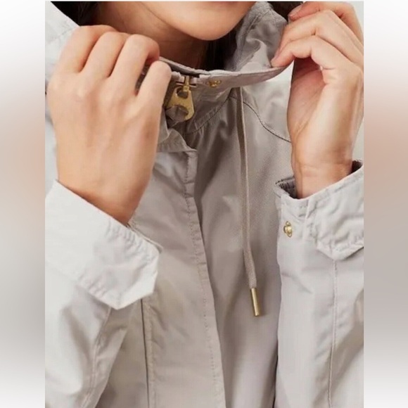 Joules Hollywell Showerproof jacket raincoat in sand grey - Picture 2 of 9